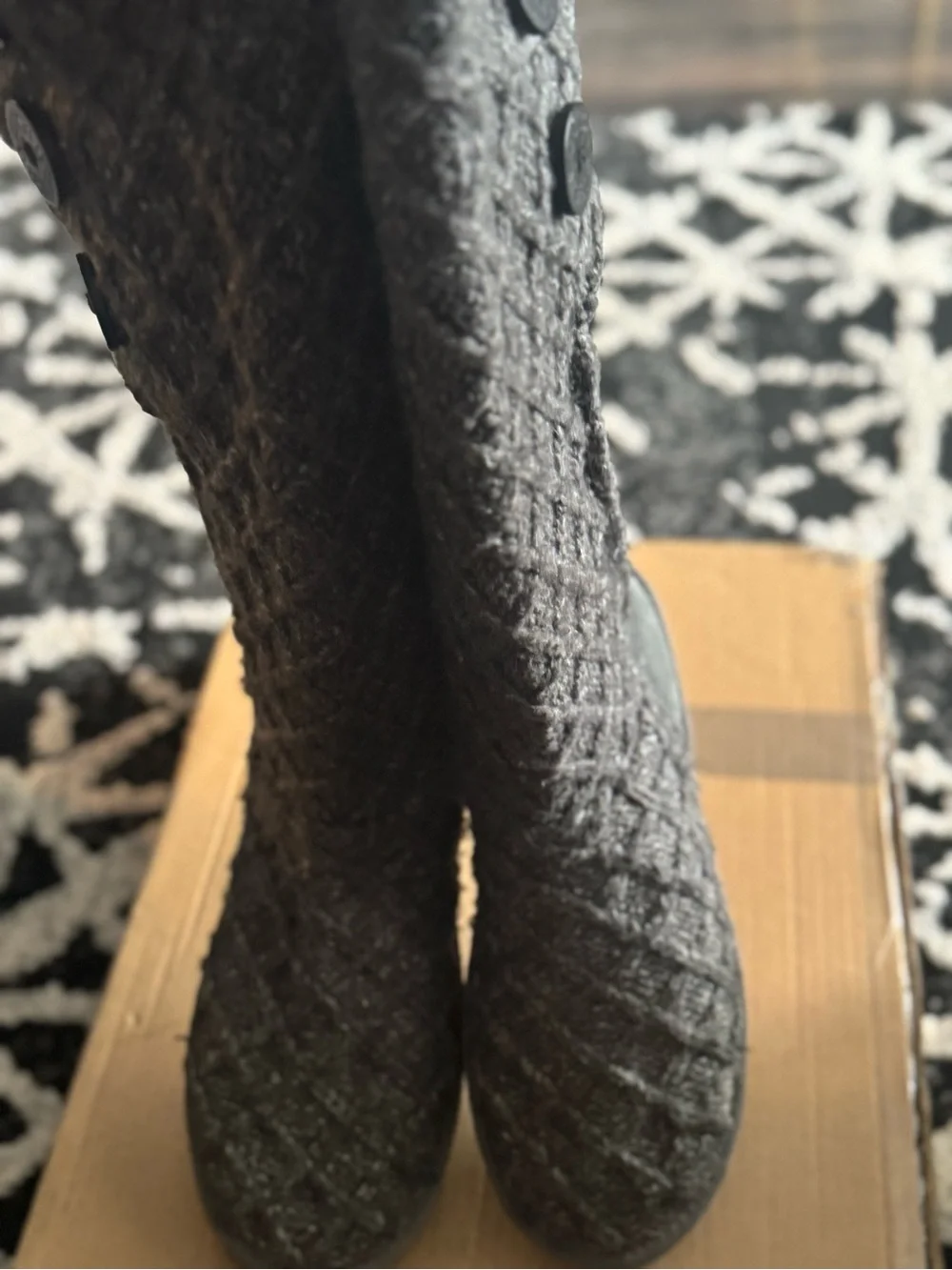 Ugg Women’s Gray Knit Button-Accent Winter Boots size 10